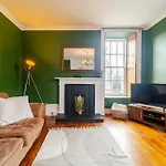 Spacious 1-Bed City Centre Apartment In Aberdeen