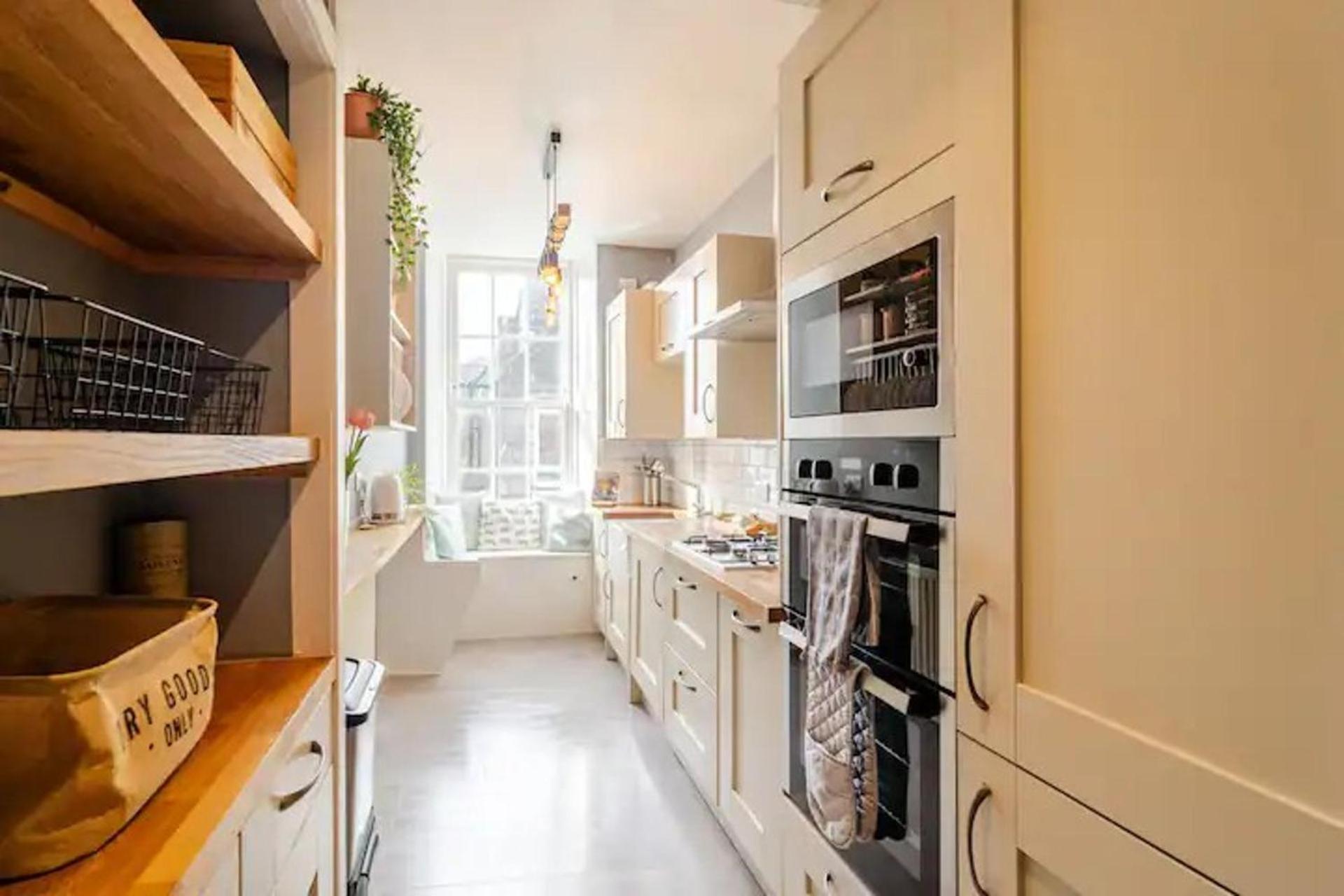 Spacious 1-bed Centre In
